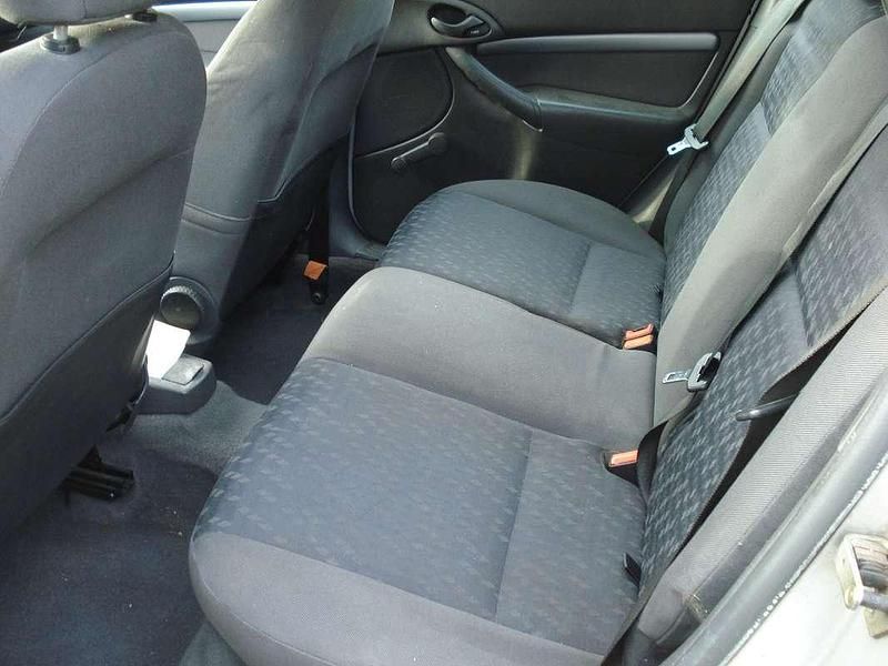 Occasion Ford Focus Trend 101 PK (74 kW) 2000 Zilver Stationwagen