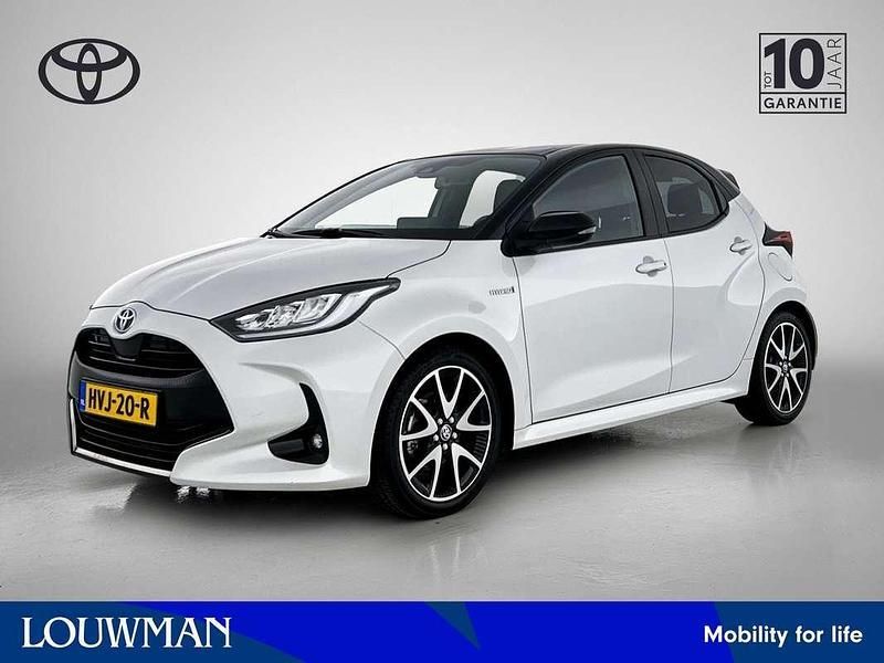 Wit Gebruikt 2021 Toyota Yaris Hybrid Executive Hatchback | € 22.950 (Eerlijke prijs) - Afbeelding 1/3