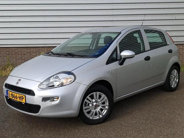 Grijs Gebruikt 2017 Fiat Punto Evo Street Hatchback | € 8.750 (Eerlijke prijs) - Afbeelding 1/4