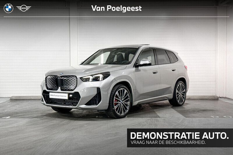 Grijs Gebruikt 2025 BMW iX1 M Sport SUV | € 45.900 - Afbeelding 1/4