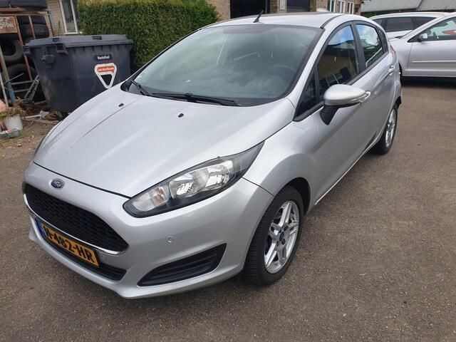Grijs Gebruikt 2013 Ford Fiesta Titanium Hatchback | € 7.750 (Goede deal) - Afbeelding 1/4