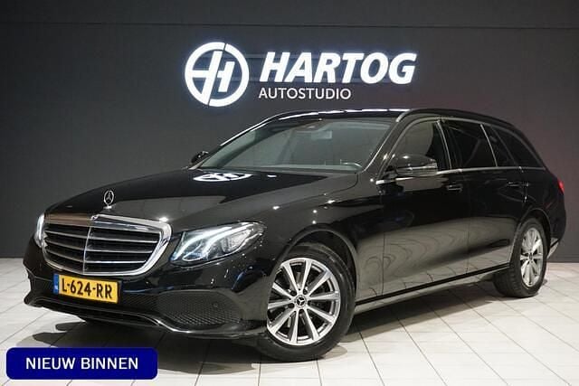 Zwart Occasion 2018 Mercedes 200 Premium Stationwagen | € 24.900 (Goede deal) - Afbeelding 1/4