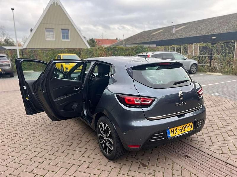 Grijs Gebruikt 2017 Renault Clio IV Hatchback | € 7.300 (Goede deal) - Afbeelding 1/4