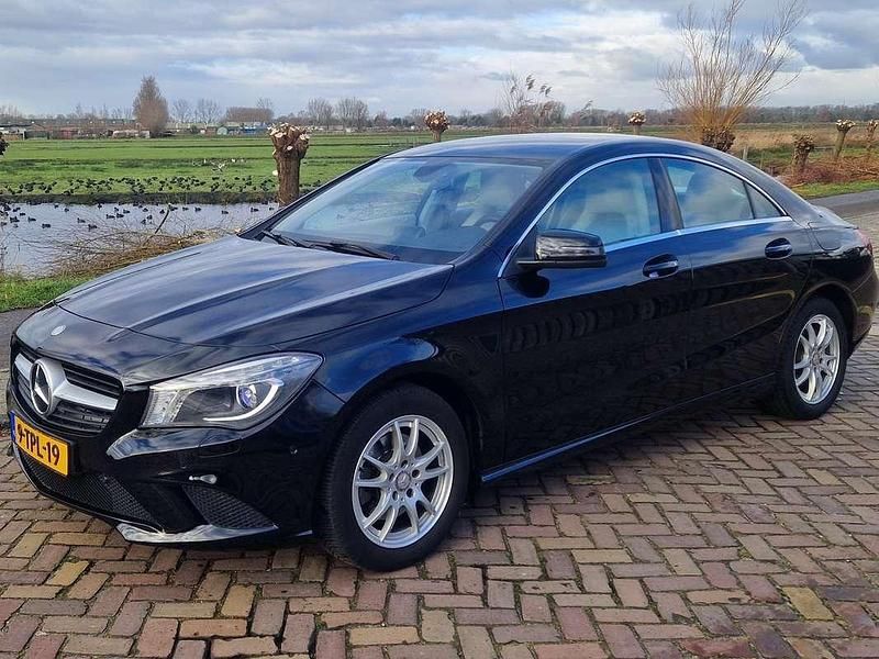 Zwart Gebruikt 2014 Mercedes CLA200 Ambition Sedan | € 15.950 (Goede deal) - Afbeelding 1/4