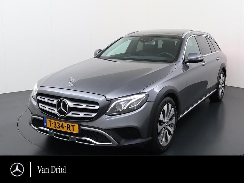Grijs Gebruikt 2019 Mercedes E220 Avantgarde Stationwagen | € 27.950 (Goede deal) - Afbeelding 1/4
