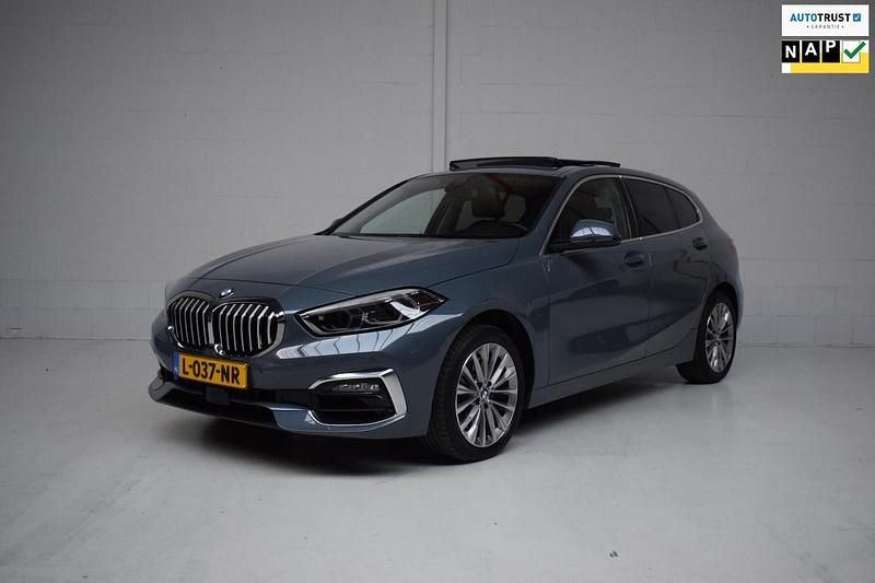 Grijs Gebruikt 2021 BMW 120 Hatchback | € 24.945 (Super prijs) - Afbeelding 1/4