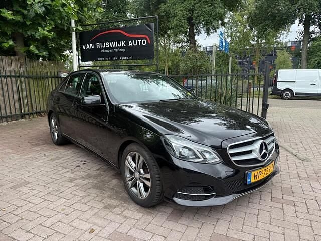 Zwart Gebruikt 2015 Mercedes E200 Avantgarde Sedan | € 7.890 (Super prijs) - Afbeelding 1/4