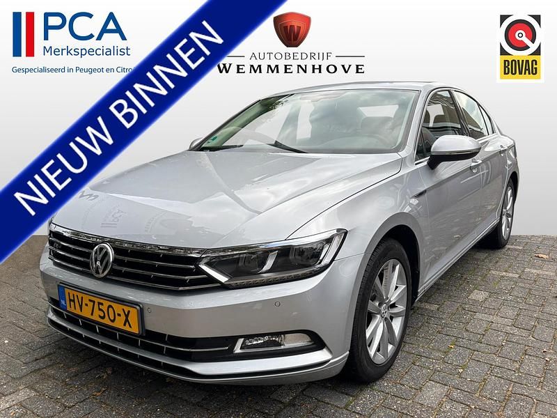 Grijs Gebruikt 2016 VW Passat Comfortline Sedan | € 15.245 (Eerlijke prijs) - Afbeelding 1/4