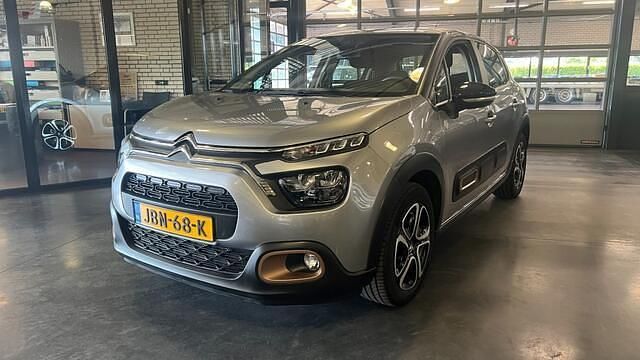 Grijs Gebruikt 2023 Citroën C3 PureTech Hatchback | € 16.950 (Eerlijke prijs) - Afbeelding 1/4