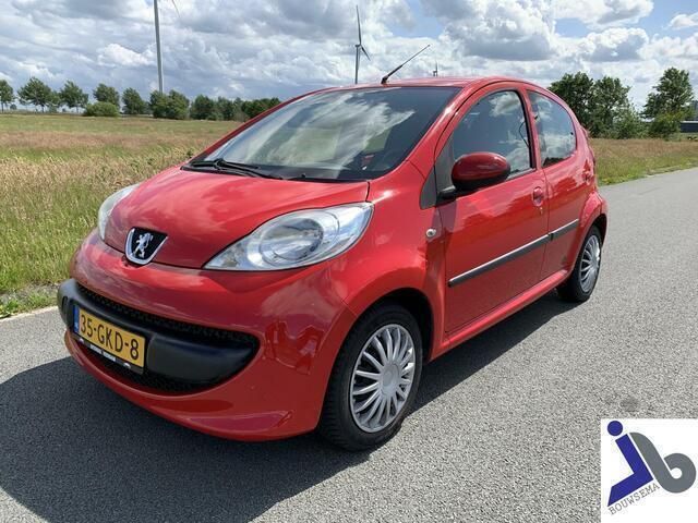 Rood Gebruikt 2008 Peugeot 107 Hatchback | € 2.740 (Iets duurder) - Afbeelding 1/4