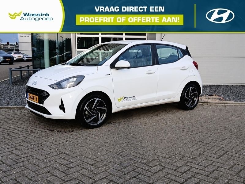 Atlas white Gebruikt 2024 Hyundai i10 Style Hatchback | € 18.460 (Iets duurder) - Afbeelding 1/4