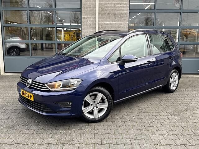 Blauw Gebruikt 2017 VW Golf Sportsvan Highline MPV | € 16.450 (Eerlijke prijs) - Afbeelding 1/3