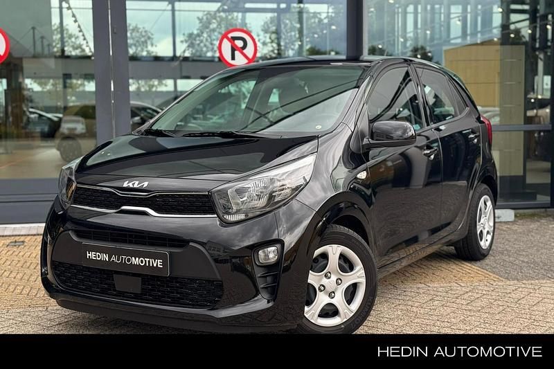 Zwart, metallic lak Gebruikt 2024 Kia Picanto Comfort Hatchback | € 15.645 (Eerlijke prijs) - Afbeelding 1/3