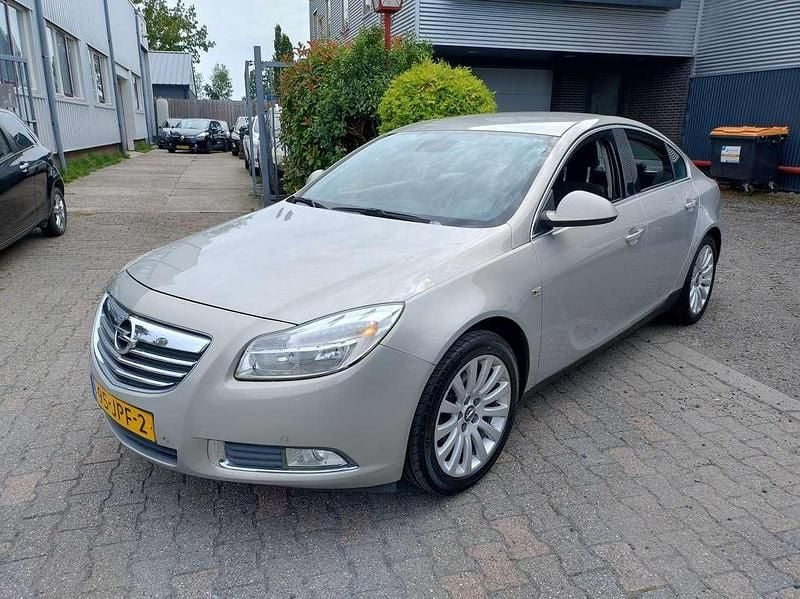 Beige, metallic lak Gebruikt 2009 Opel Insignia Business MPV | € 3.495 (Iets duurder) - Afbeelding 1/4