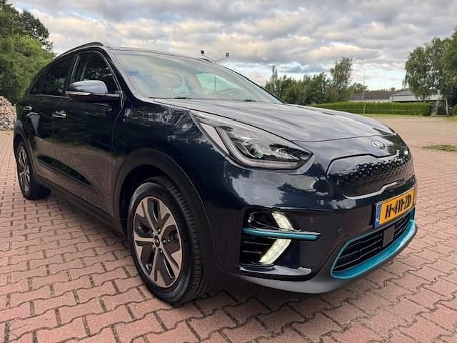 Blauw, metallic lak Gebruikt 2020 Kia e-Niro SUV | € 20.600 (Eerlijke prijs) - Afbeelding 1/4