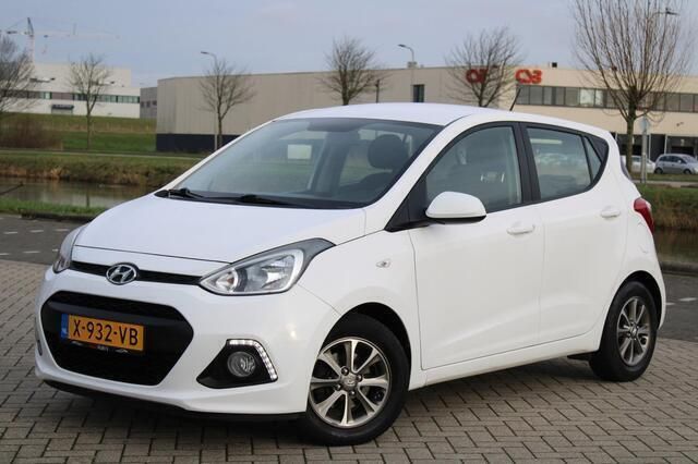 Wit Gebruikt 2015 Hyundai i10 Hatchback | € 6.999 (Eerlijke prijs) - Afbeelding 1/4