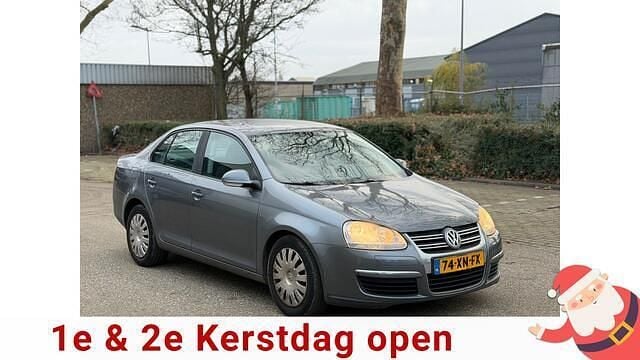 Grijs Occasion 2007 VW Jetta Trendline Sedan | € 950 (Goede deal) - Afbeelding 1/4