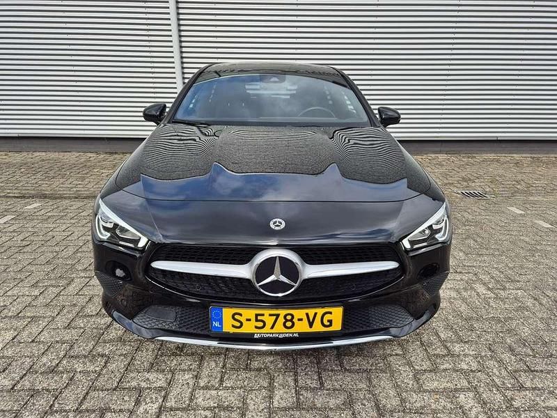 Occasion Mercedes CLA180 Shooting Brake Luxury 136 PK (100 kW) 2022 Zwart, metallic lak Stationwagen