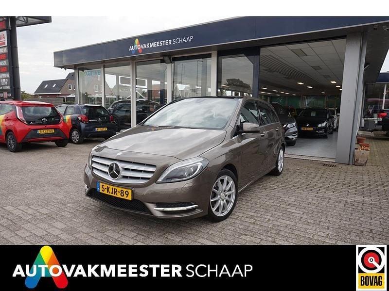 Grijs Gebruikt 2013 Mercedes B200 Ambition MPV | € 7.750 (Goede deal) - Afbeelding 1/4