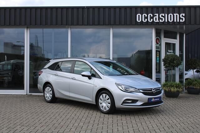 Grijs Gebruikt 2017 Opel Astra Stationwagen | € 13.950 (Eerlijke prijs) - Afbeelding 1/4
