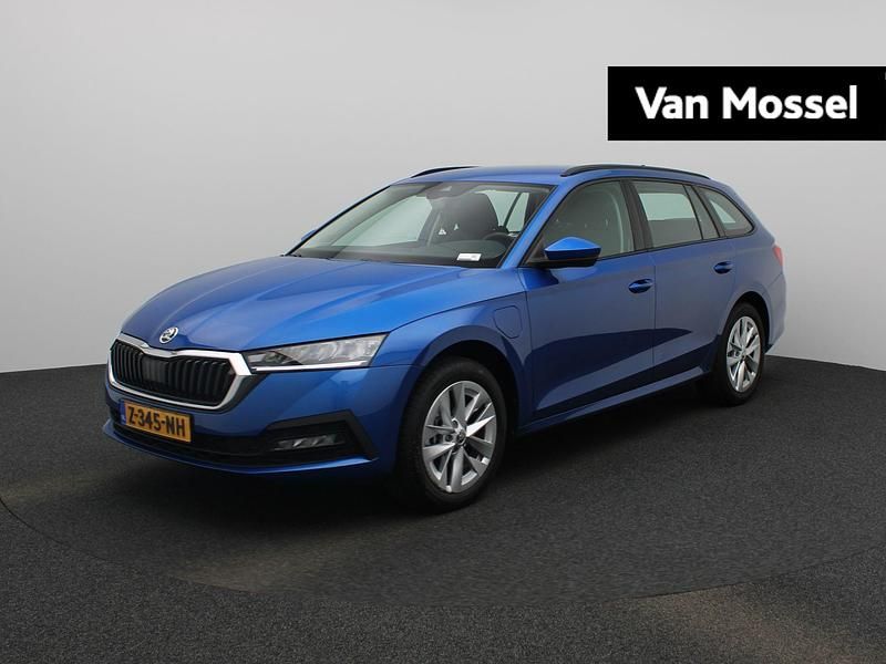 Blauw Gebruikt 2024 Skoda Octavia Business Line Stationwagen | € 32.844 (Iets duurder) - Afbeelding 1/4