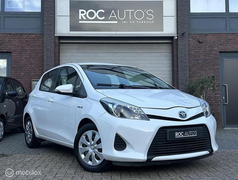 Wit Gebruikt 2013 Toyota Yaris Hybrid Hatchback | € 9.900 (Eerlijke prijs) - Afbeelding 1/4