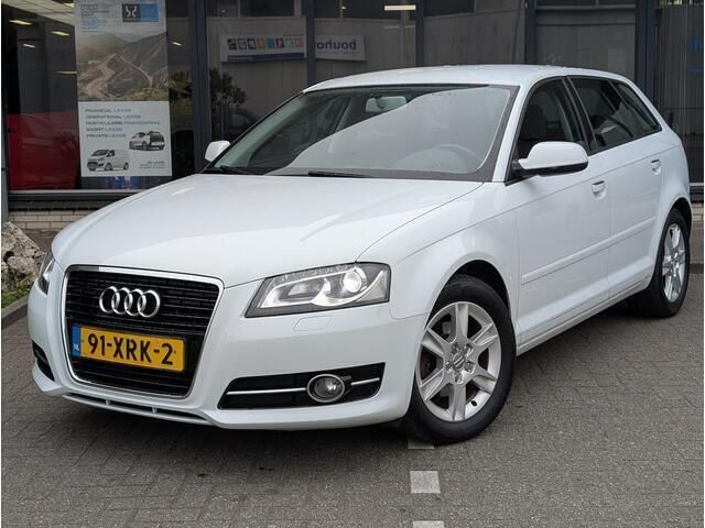 Wit Gebruikt 2012 Audi A3 Sportback Attraction Hatchback | € 9.450 (Eerlijke prijs) - Afbeelding 1/4