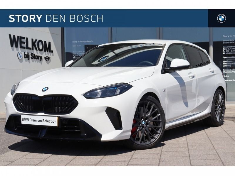 Alpinweiss (licht wit) Gebruikt 2025 BMW 120 Comfort Edition Hatchback | € 44.950 - Afbeelding 1/4