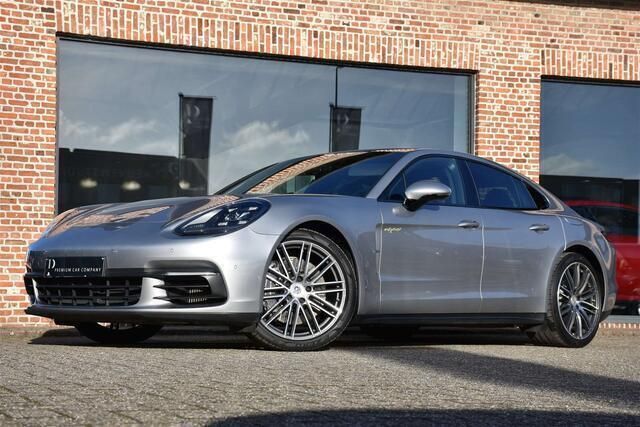 Zilver Gebruikt 2017 Porsche Panamera Turbo Sedan | € 65.650 - Afbeelding 1/4
