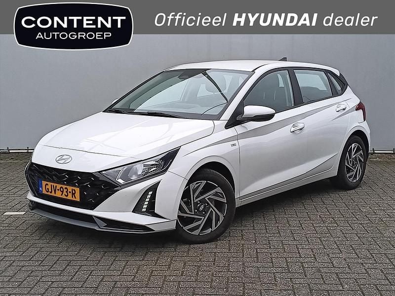 Wit Gebruikt 2024 Hyundai i20 Comfort Hatchback | € 21.940 (Eerlijke prijs) - Afbeelding 1/4