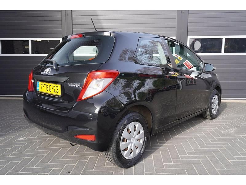 Occasion Toyota Yaris Comfort 69 PK (50 kW) 2014 Zwart Hatchback