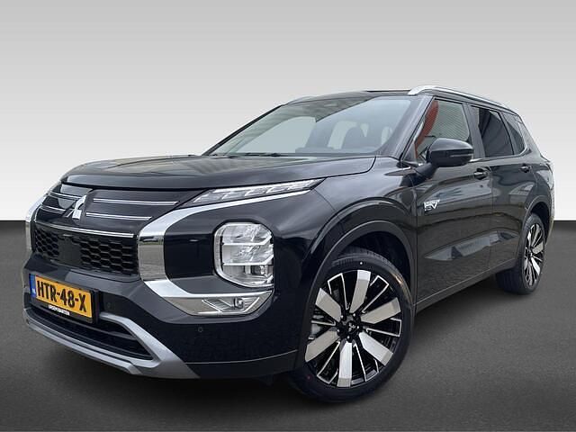 Zwart Gebruikt 2025 Mitsubishi Outlander Edition SUV | € 55.930 - Afbeelding 1/4