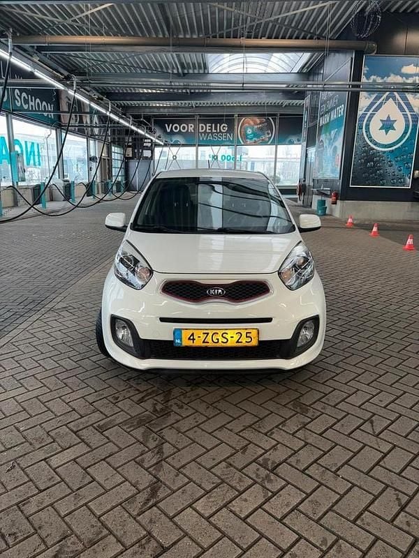 Wit Occasion 2015 Kia Picanto Hatchback | € 5.500 (Goede deal) - Afbeelding 1/4
