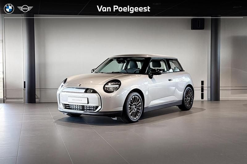 Nieuw Mini Cooper Essential 160 kW (218 PK) 2025 Melting silver iii Hatchback