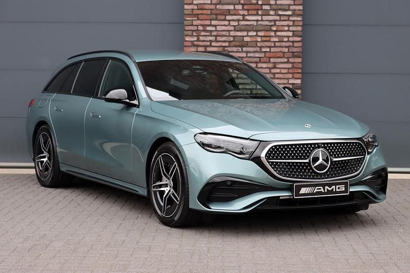 Occasion Mercedes E300 AMG line 204 PK (150 kW) 2024 Groen Stationwagen