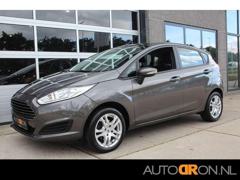 Grijs Gebruikt 2015 Ford Fiesta Style Hatchback | € 5.995 (Eerlijke prijs) - Afbeelding 1/3