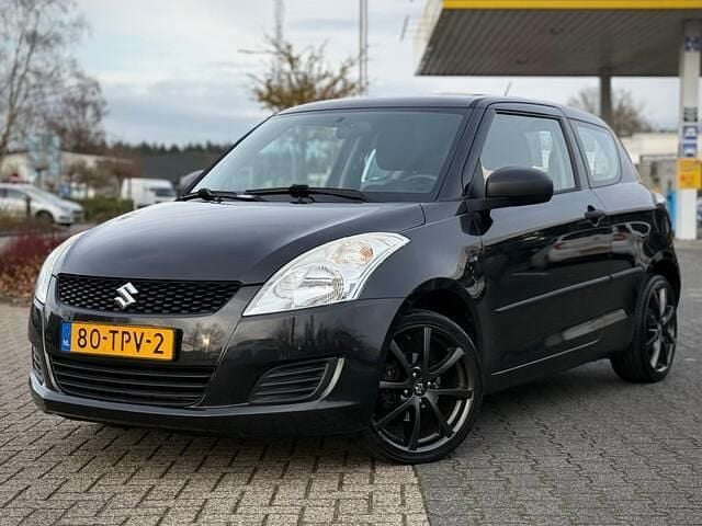 Zwart Gebruikt 2012 Suzuki Swift Comfort Hatchback | € 4.950 (Goede deal) - Afbeelding 1/4