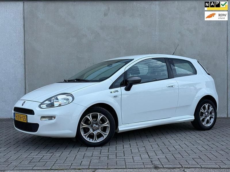 Wit Gebruikt 2015 Fiat Punto Young Hatchback | € 4.950 (Iets duurder) - Afbeelding 1/4