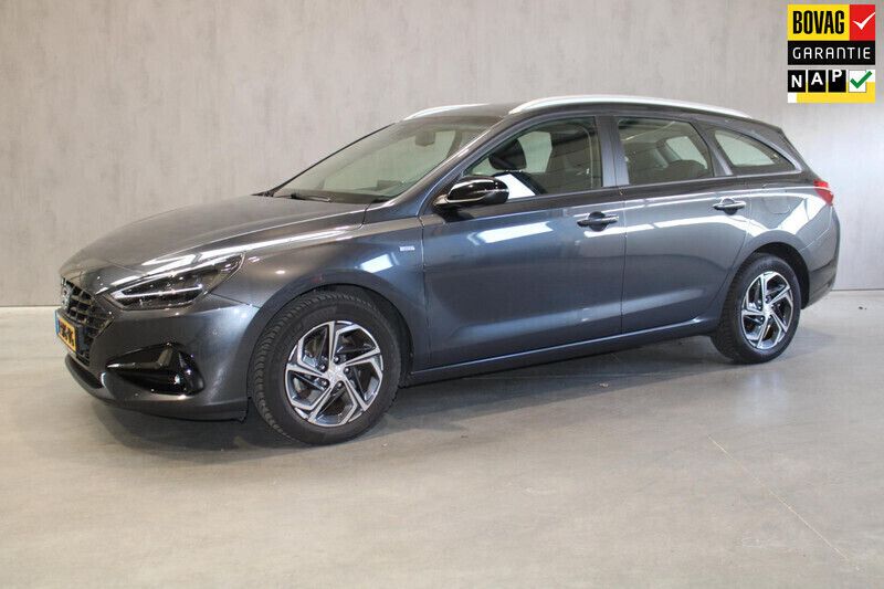 Grijs Gebruikt 2022 Hyundai i30 Comfort Stationwagen | € 19.495 (Eerlijke prijs) - Afbeelding 1/4
