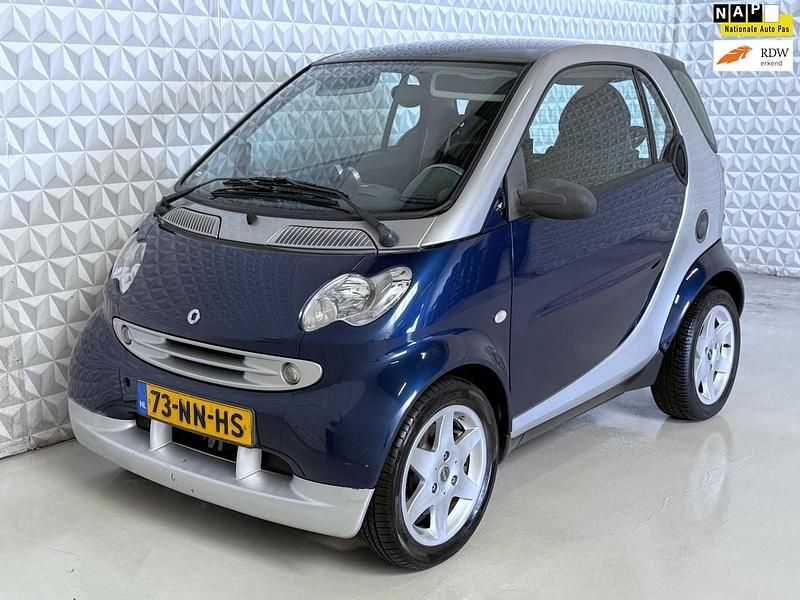 Grijs (metallic) Gebruikt 2004 Smart ForTwo Coupé Pulse Hatchback | € 499 (Goede deal) - Afbeelding 1/4
