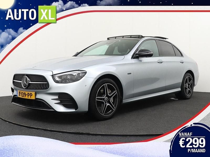 Grijs (metallic) Gebruikt 2021 Mercedes E300 AMG Sedan | € 36.940 (Eerlijke prijs) - Afbeelding 1/4
