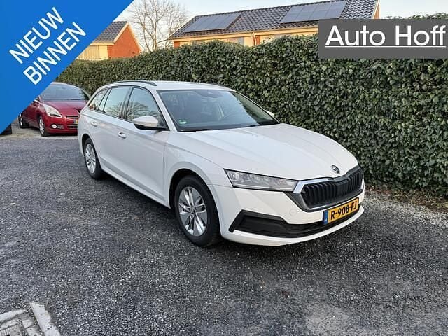 Wit Occasion 2021 Skoda Octavia Business Line Stationwagen | € 10.945 (Eerlijke prijs) - Afbeelding 1/4