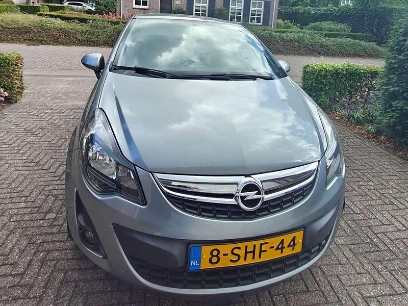 Grijs Gebruikt 2013 Opel Corsa Cosmo Hatchback | € 6.900 (Iets duurder) - Afbeelding 1/4