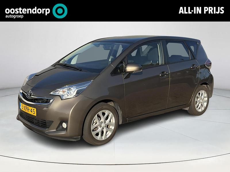 Bruin Gebruikt 2014 Toyota Verso-S Trend MPV | € 13.900 (Duur) - Afbeelding 1/4