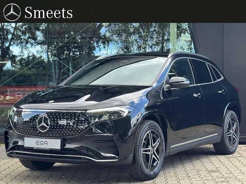 Zwart Nieuw 2025 Mercedes EQA250+ AMG line SUV | € 48.950 (Super prijs) - Afbeelding 1/4
