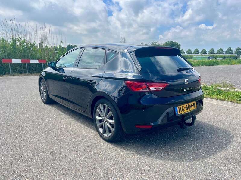 Zwart Gebruikt 2016 Seat Leon Style Sedan | € 9.500 (Goede deal) - Afbeelding 1/4