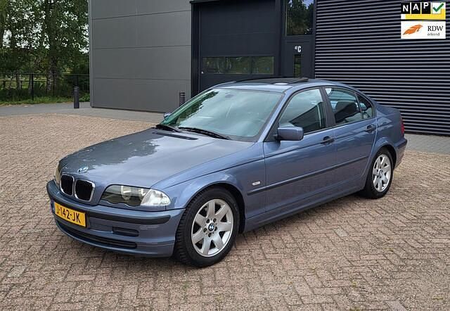 Blauw Gebruikt 1998 BMW 318 Executive Sedan | € 3.395 (Iets duurder) - Afbeelding 1/4