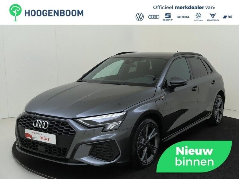 Grijs Gebruikt 2024 Audi A3 Sportback Competition Hatchback | € 38.450 (Goede deal) - Afbeelding 1/4