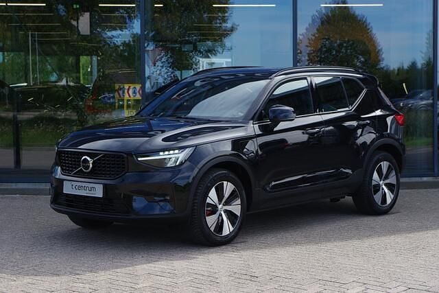 Zwart Gebruikt 2023 Volvo XC40 Plus SUV | € 37.950 (Goede deal) - Afbeelding 1/4