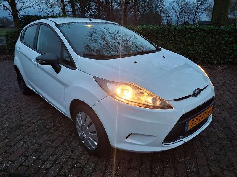Wit Occasion 2012 Ford Fiesta Hatchback | € 3.250 (Goede deal) - Afbeelding 1/4